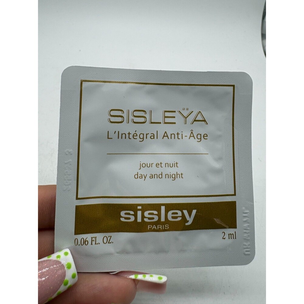 Sisley Paris Sisleÿa L’Intégral Anti-Âge Day and Night Cream Sample 2ml 0.06oz
